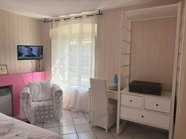 Oda ve Kahvaltı Agnese 3*